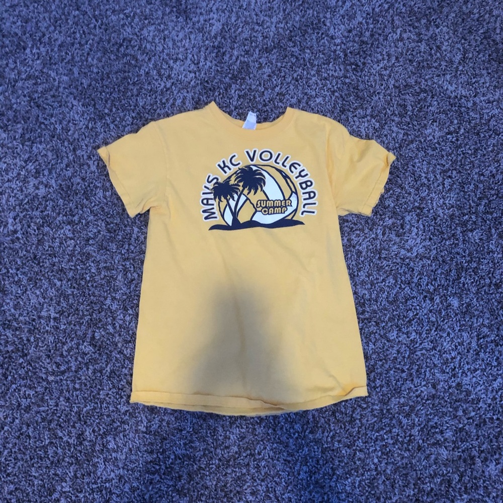 Yellow mavs volleyball tee shirt!